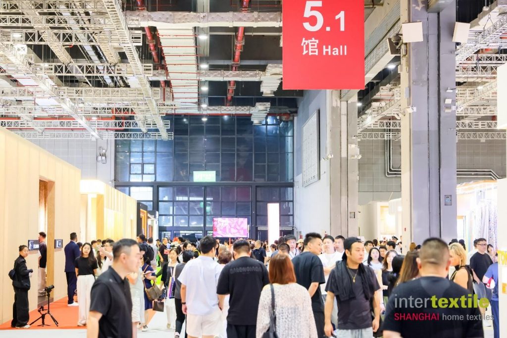 Visitors in Hall 5.1 at Intertextile Shanghai Home Textiles – Autumn Edition 2026